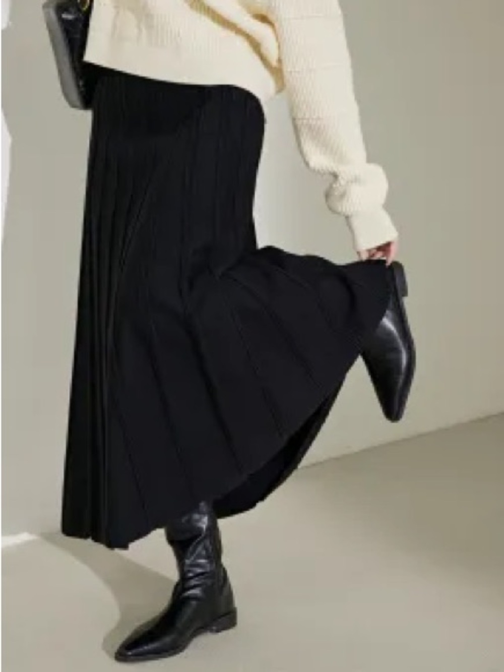 Knit High-Waisted Maxi Skirt In Black